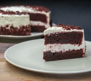 Bolo Red Velvet com Cobertura Cremosa de Cream Cheese