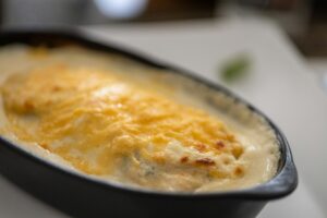 Fricassê de Frango Cremoso com Cobertura de Batata Palha