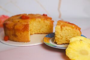 Bolo de Abacaxi Caramelizado e Molhadinho