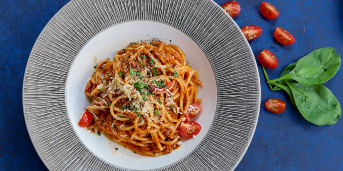 Macarrão à Carbonara Cremoso e Autêntico em 30 Minutos