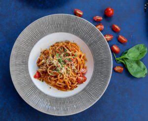 Macarrão à Carbonara Cremoso e Autêntico em 30 Minutos