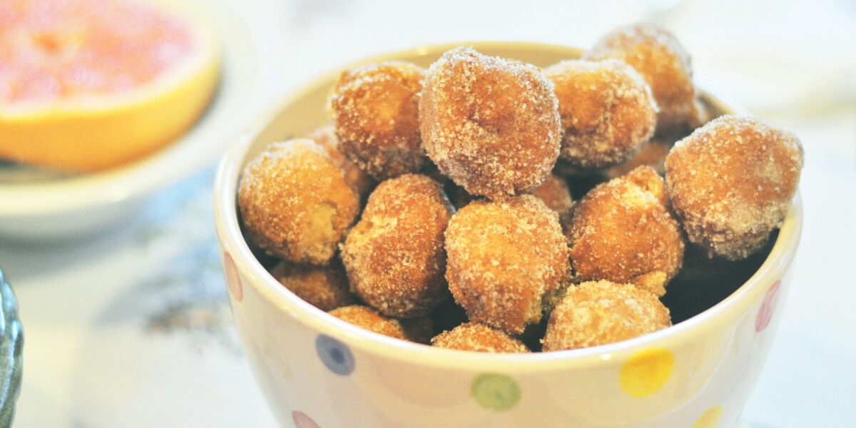 Bolinho de Chuva Caseiro Fofinho e Dourado