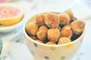 Bolinho de Chuva Caseiro Fofinho e Dourado