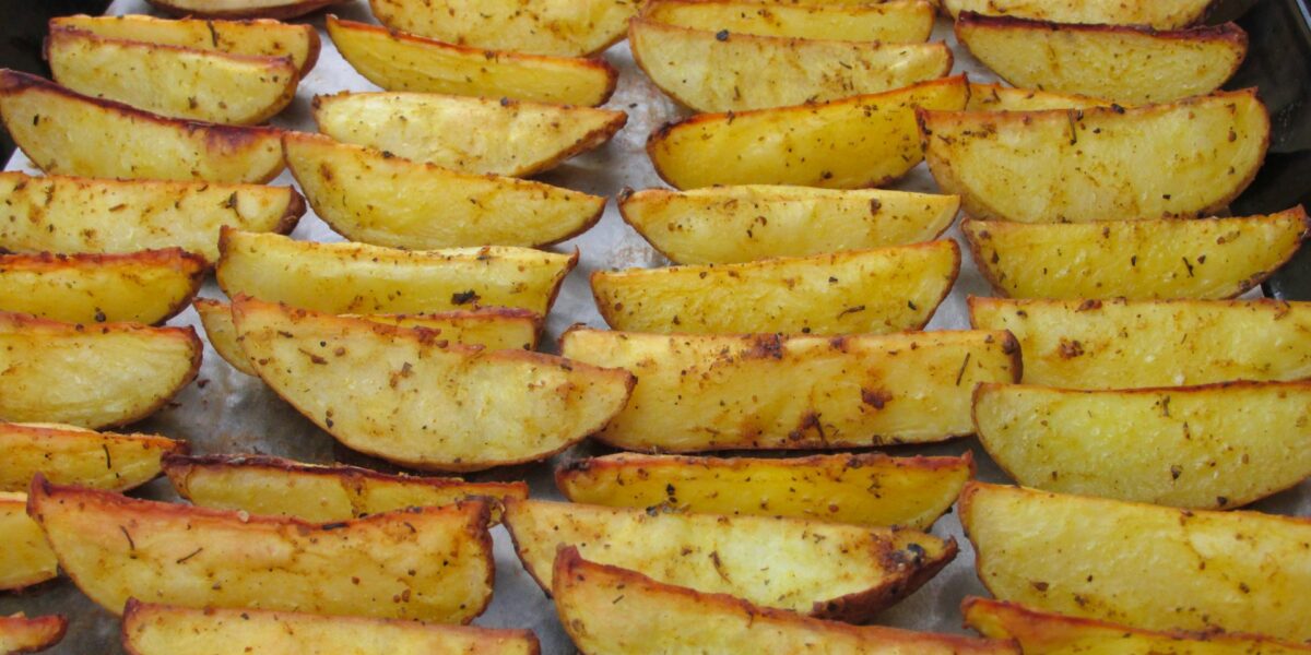 Peixe Assado com Batatas: O Prato Completo e Suculento Direto do Forno