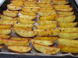 Peixe Assado com Batatas: O Prato Completo e Suculento Direto do Forno